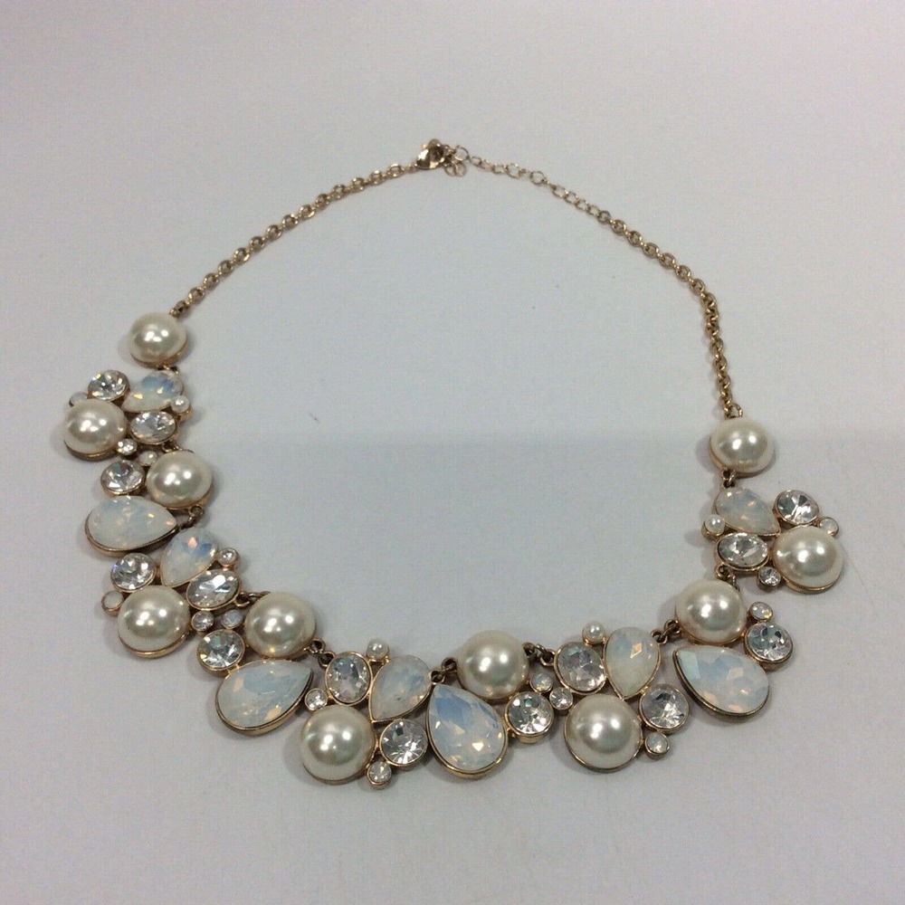Francesca’s Kylie Pearl Statement Necklace